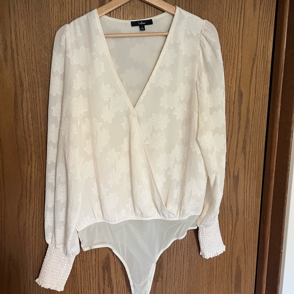 Ivory floral blouse bodysuit. Size Large